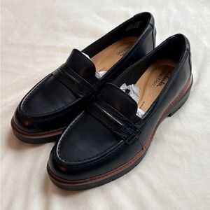 Clarks Westlynn Bay Loafers in Black and Brown